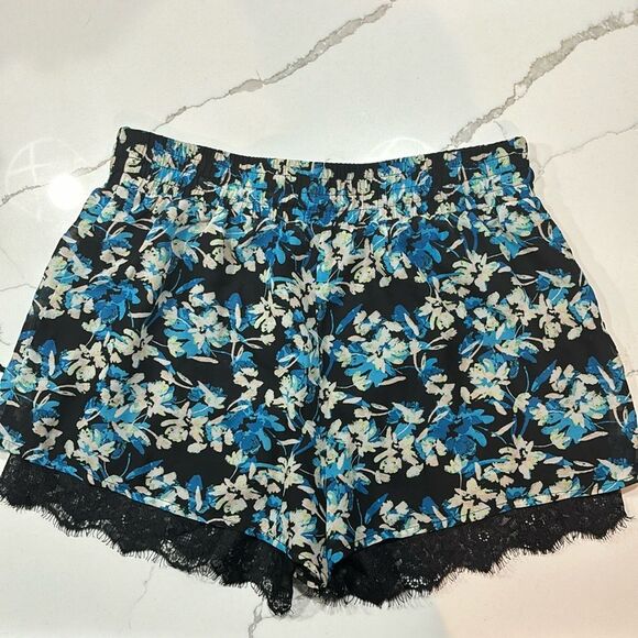 Charlotte Russe | Blue Floral Black Lace Women’s Casual Summer Shorts - Picture 2 of 10